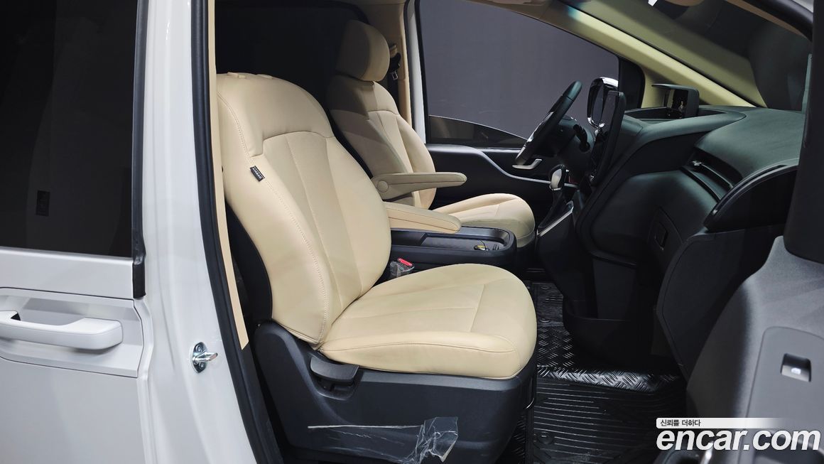Hyundai Staria 2025