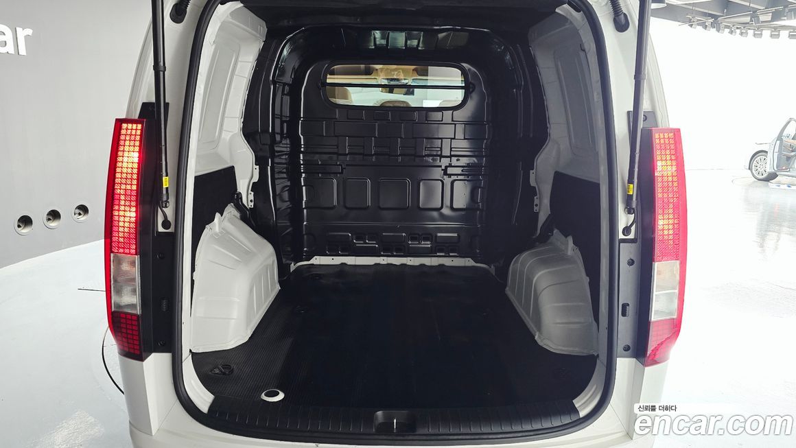 Hyundai Staria 2025