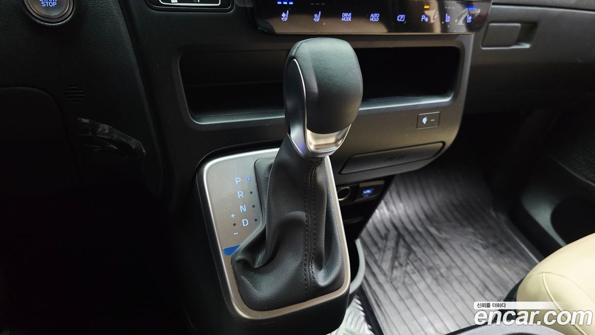 Hyundai Staria 2025