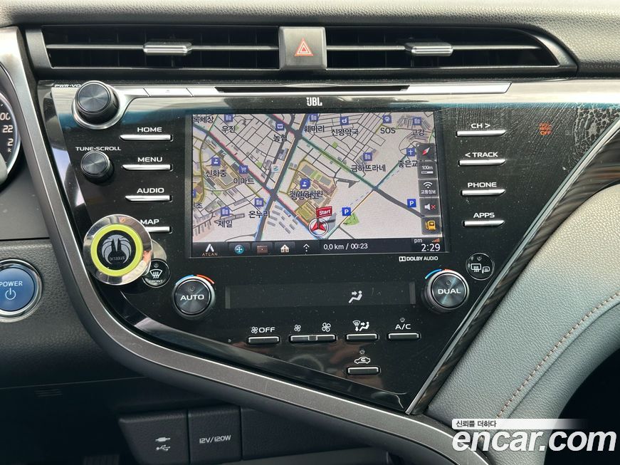 Toyota Camry 2019