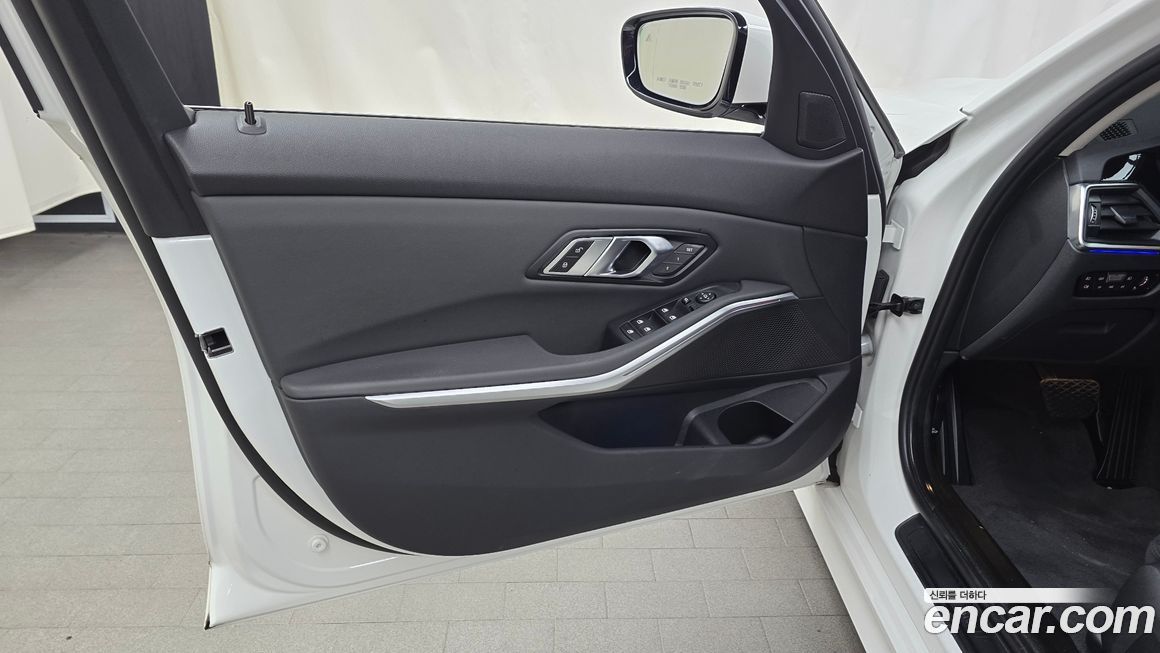 BMW 3-Series 2019