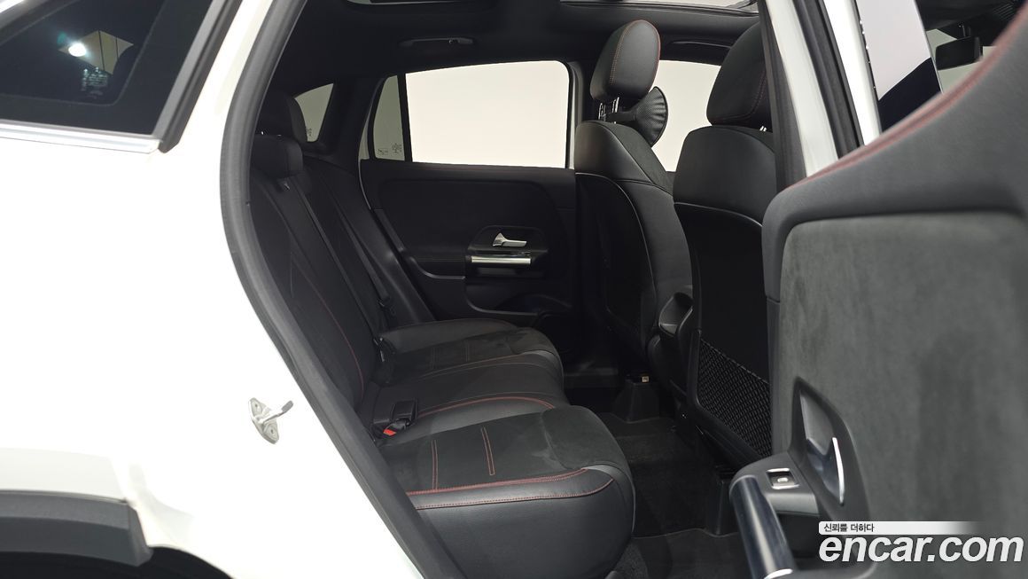Mercedes-Benz GLA-Class 2021