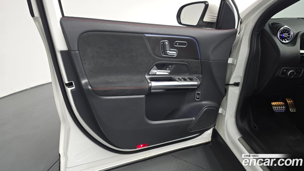 Mercedes-Benz GLA-Class 2021