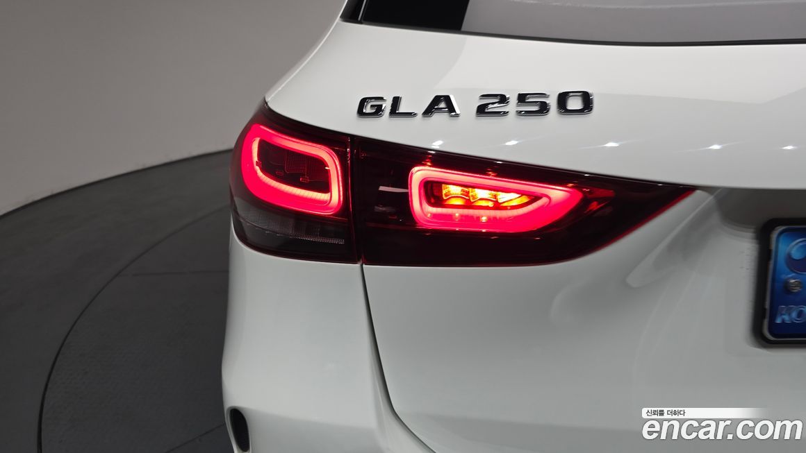 Mercedes-Benz GLA-Class 2021