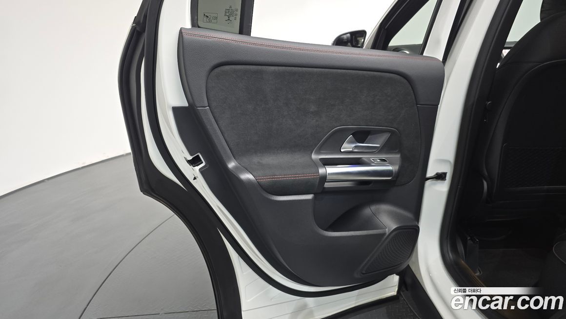 Mercedes-Benz GLA-Class 2021