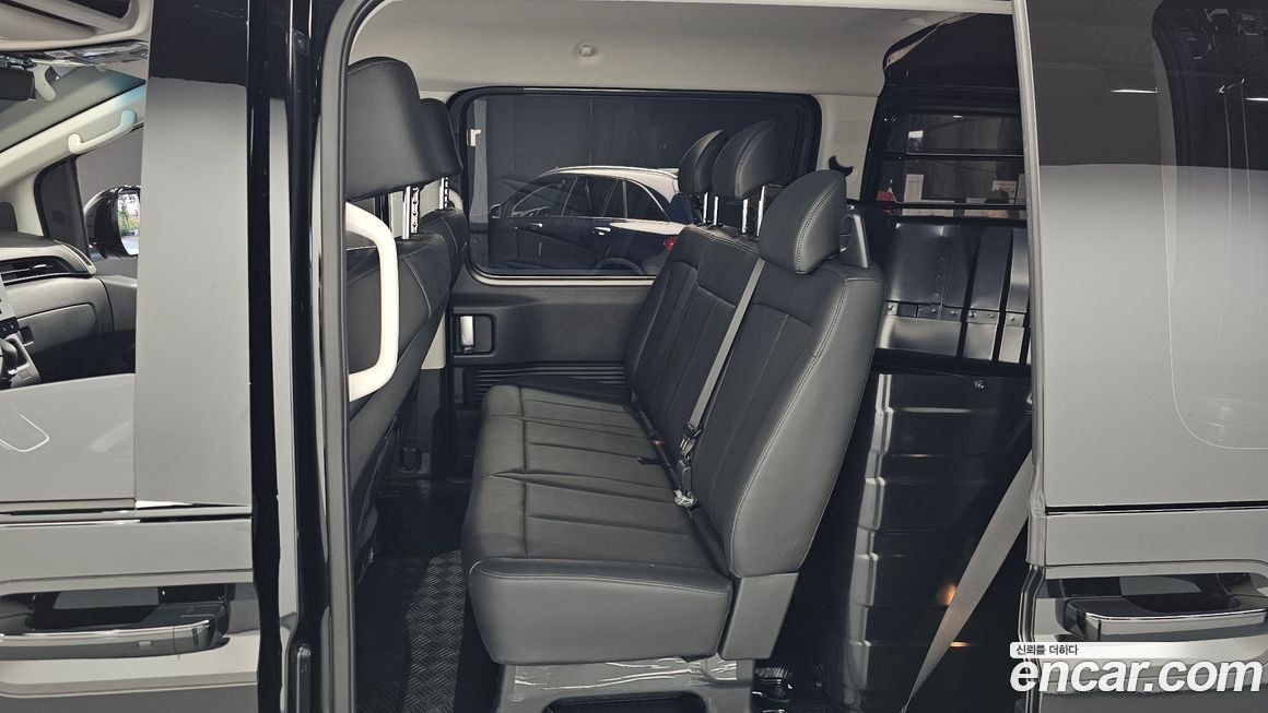 Hyundai Staria 2025