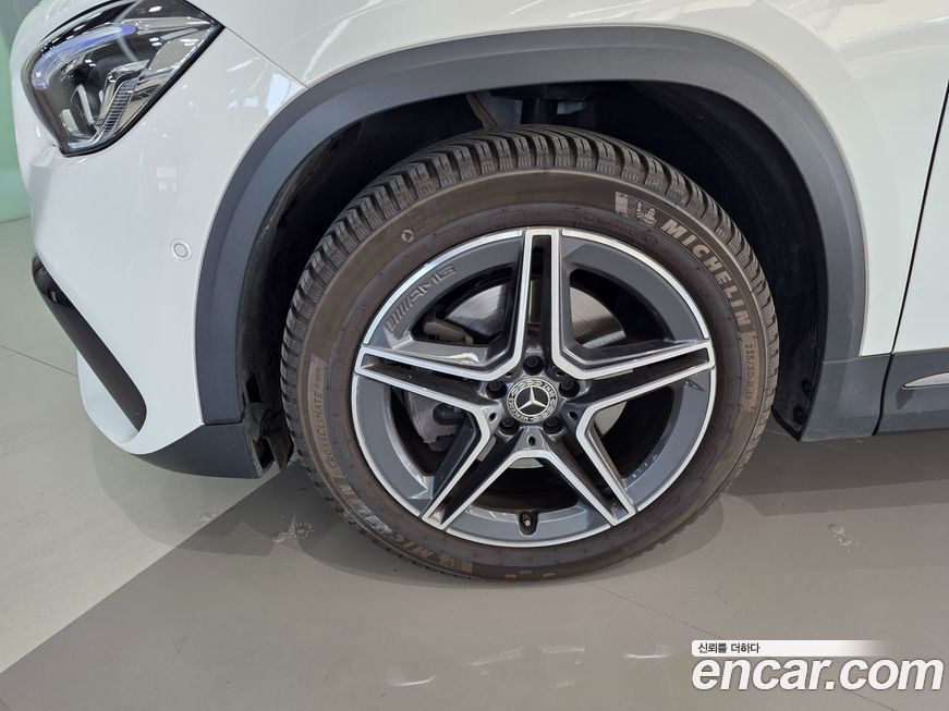 Mercedes-Benz GLA-Class 2021