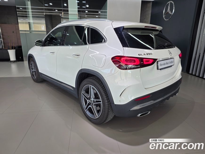 Mercedes-Benz GLA-Class 2021