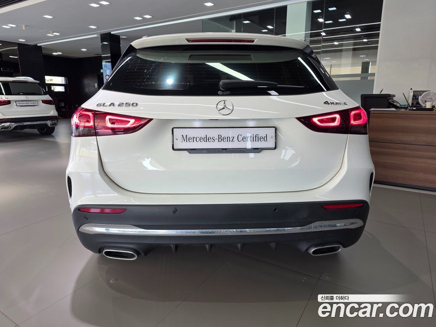 Mercedes-Benz GLA-Class 2021