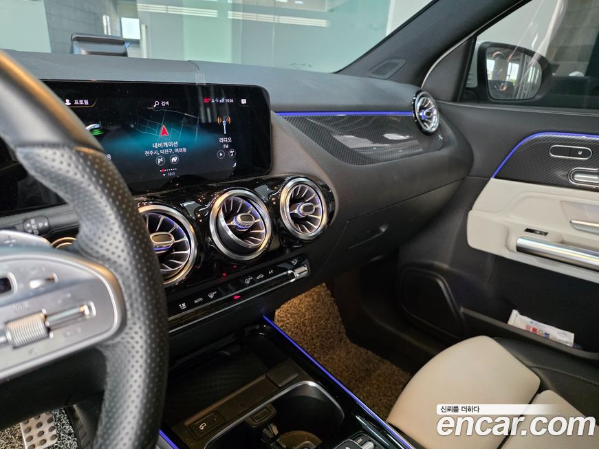 Mercedes-Benz GLA-Class 2021