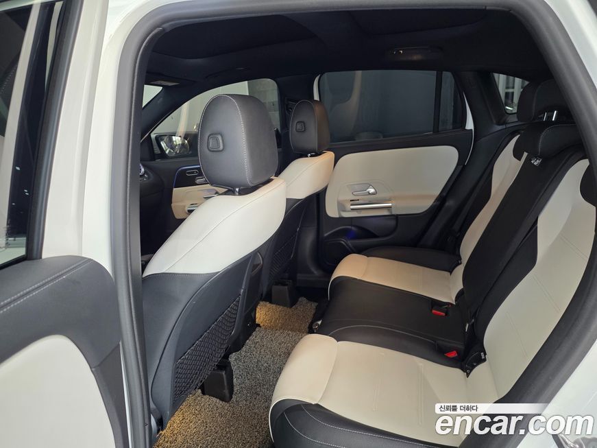 Mercedes-Benz GLA-Class 2021