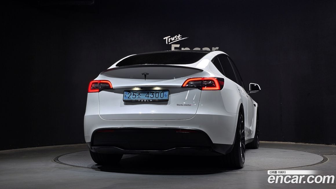 Tesla Model Y 2021
