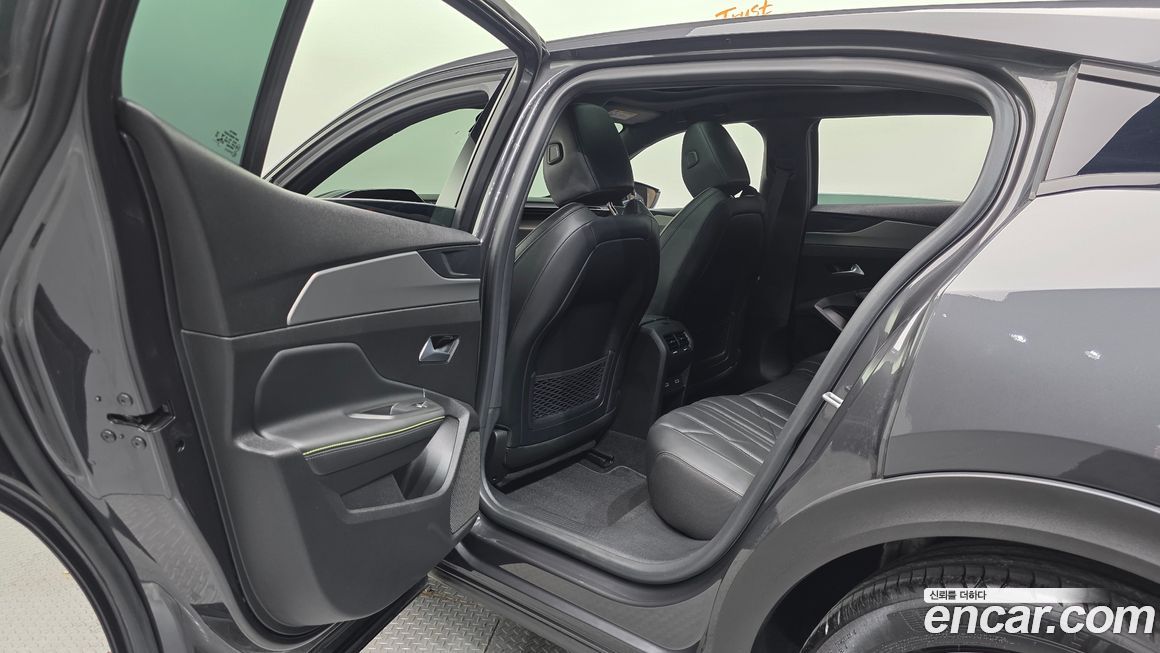 Peugeot 408 2023