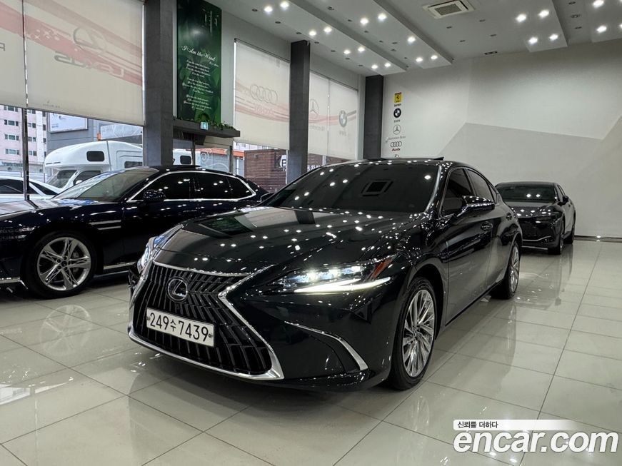 Lexus ES 2025