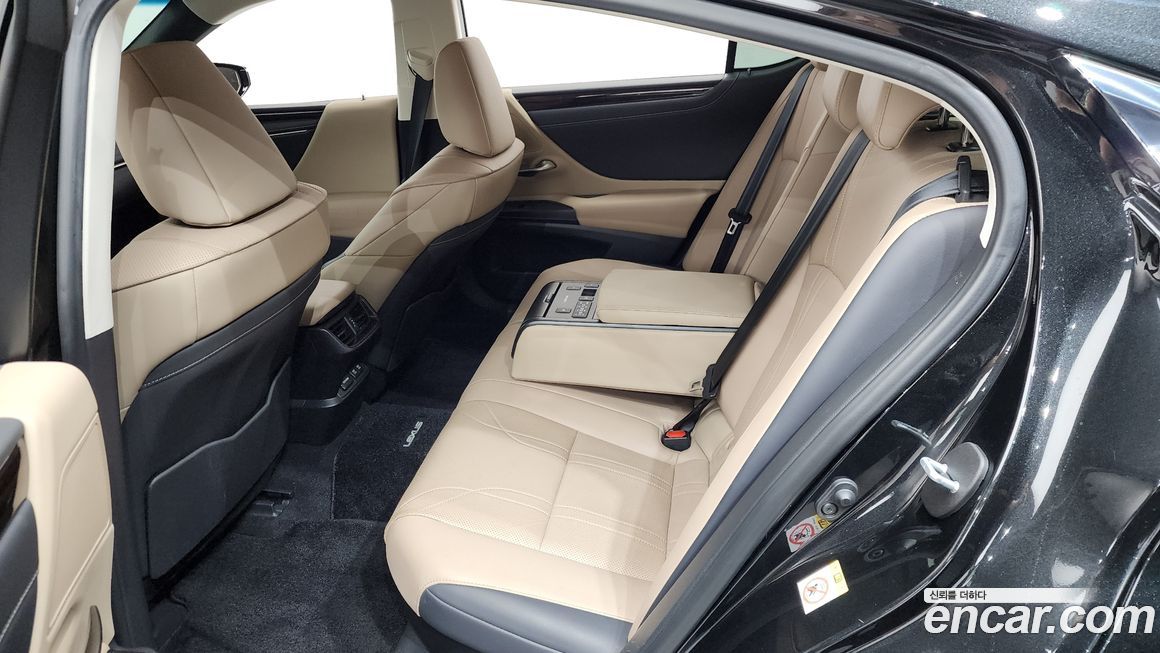 Lexus ES 2019