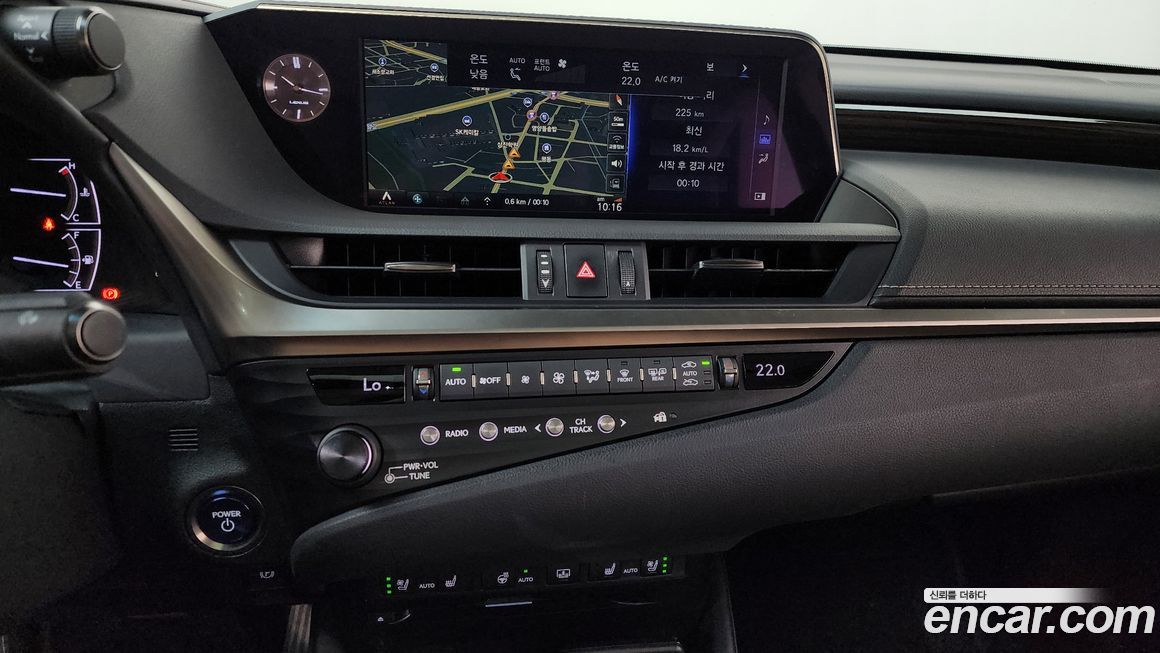 Lexus ES 2019