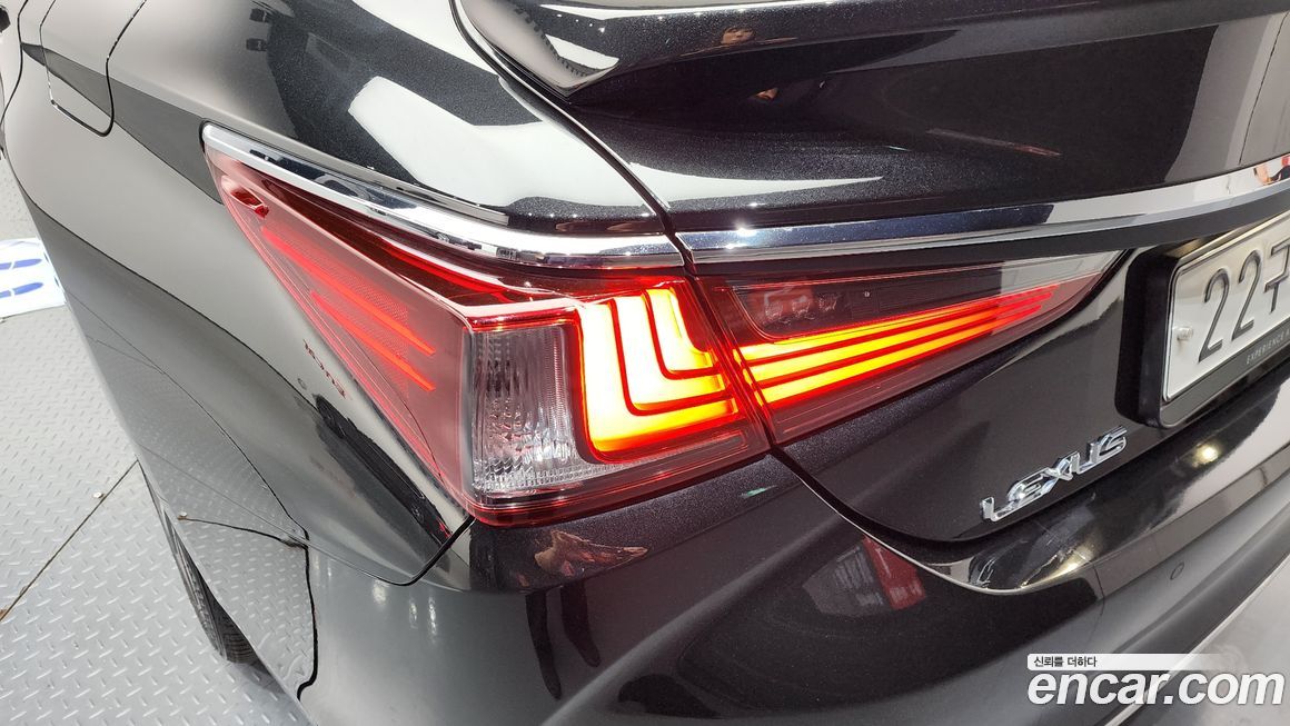 Lexus ES 2019