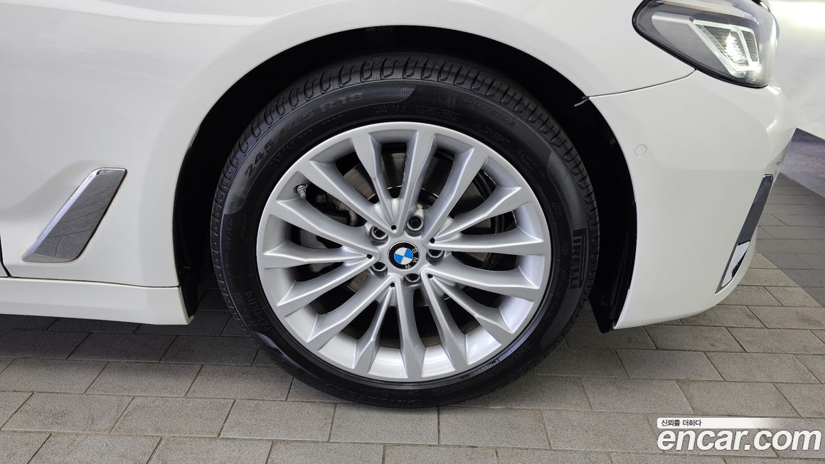 BMW 5-Series 2021