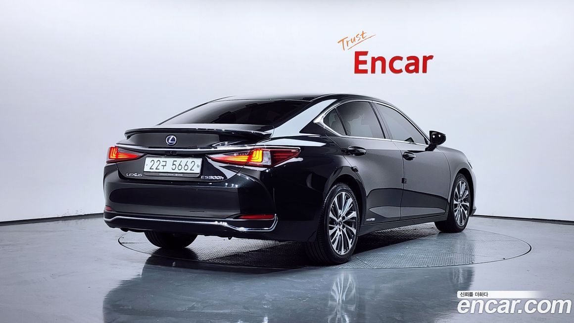 Lexus ES 2019