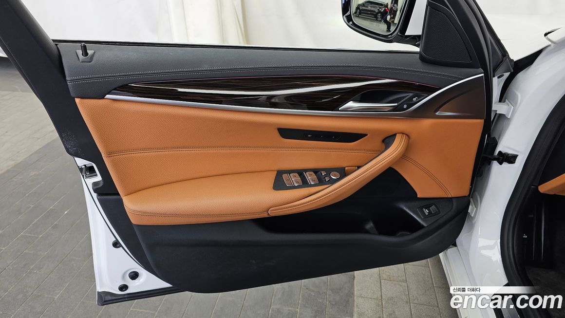 BMW 5-Series 2021