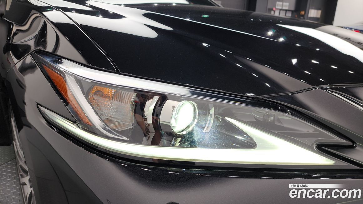 Lexus ES 2019