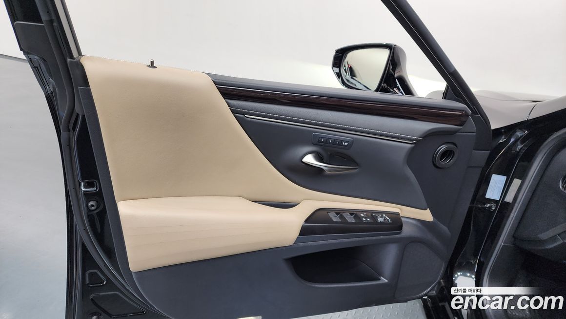 Lexus ES 2019