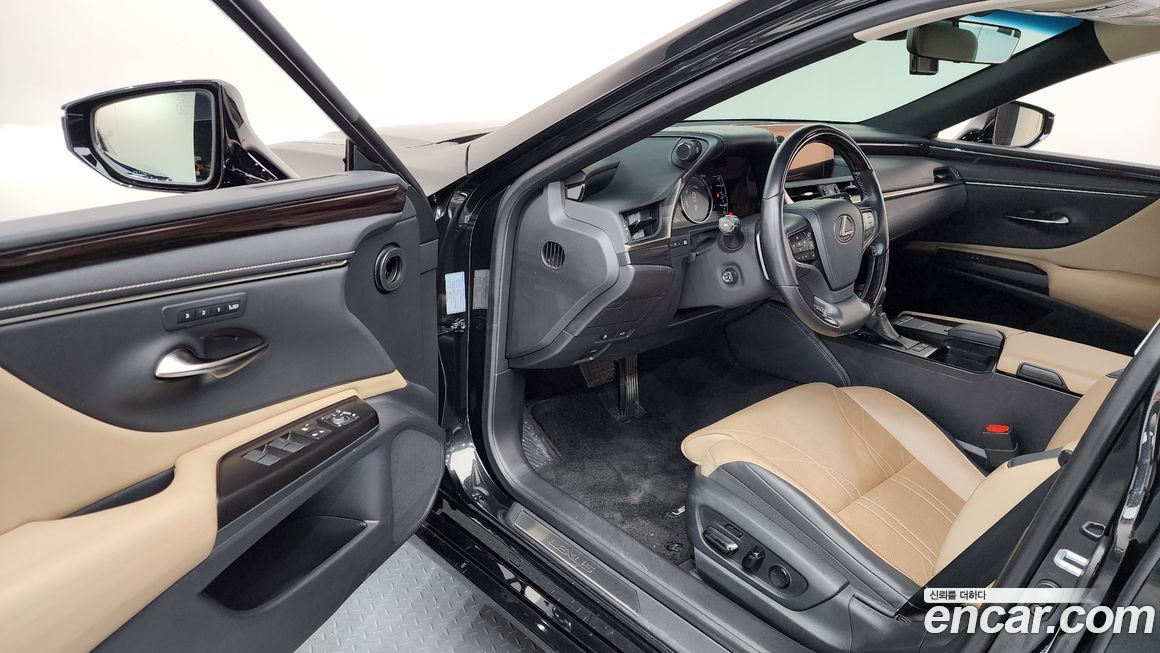 Lexus ES 2019