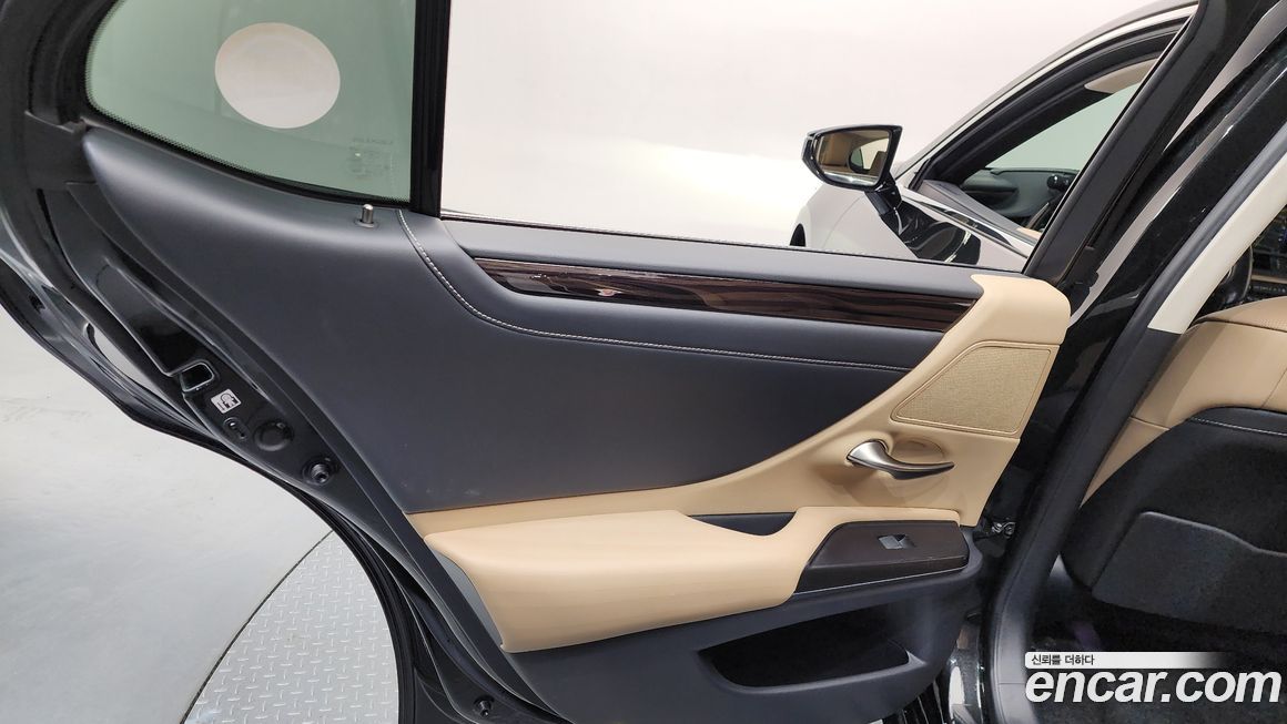 Lexus ES 2019