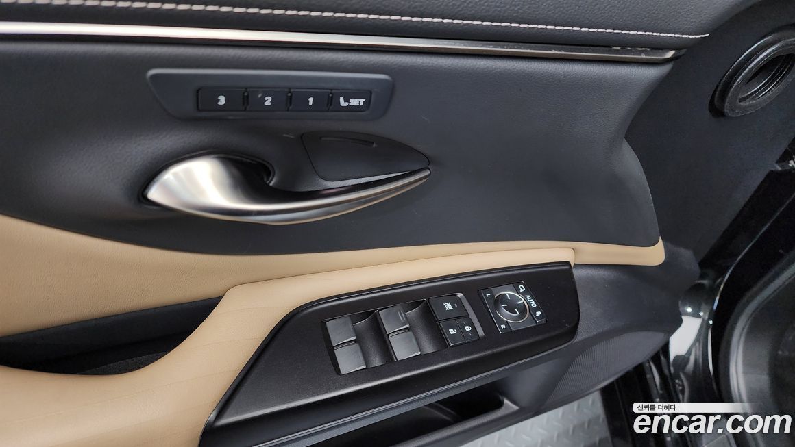 Lexus ES 2019