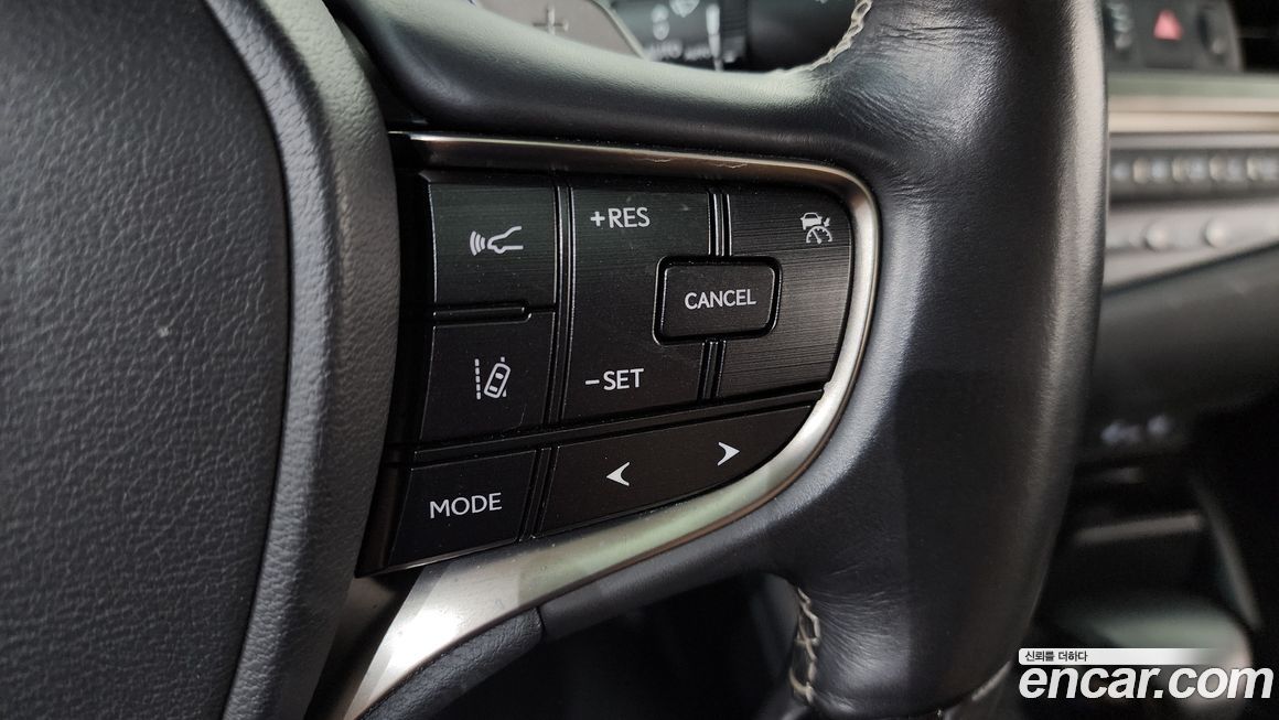 Lexus ES 2019