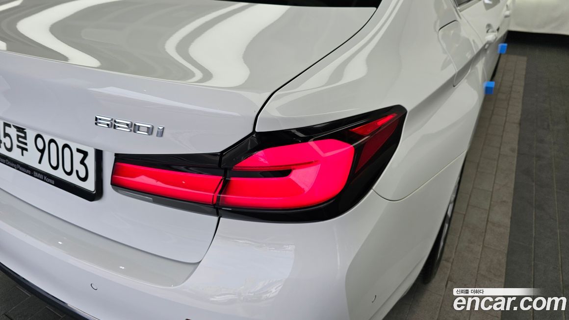 BMW 5-Series 2021
