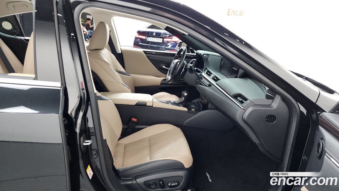 Lexus ES 2019