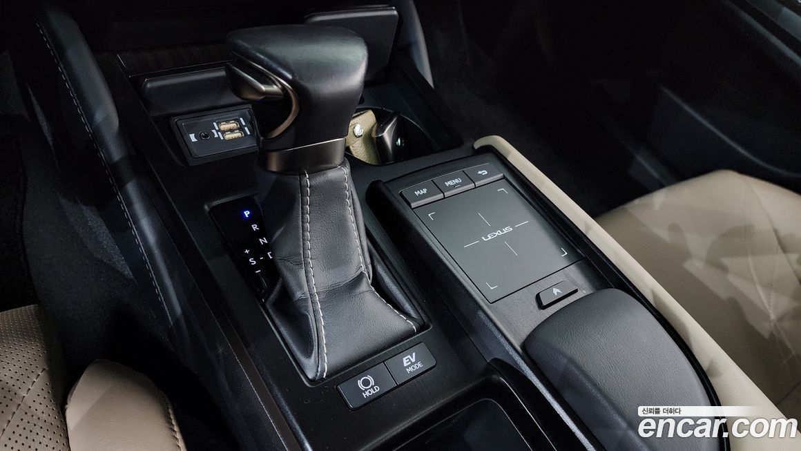 Lexus ES 2019