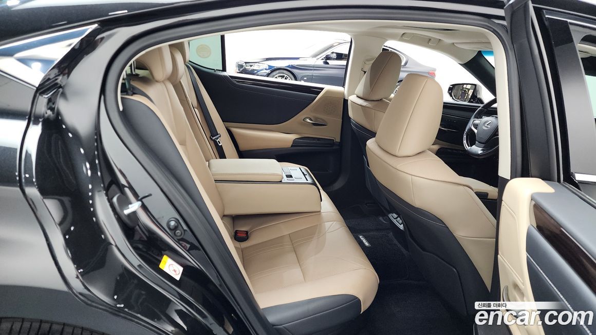 Lexus ES 2019