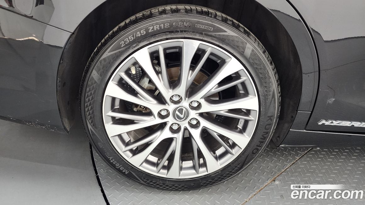 Lexus ES 2019