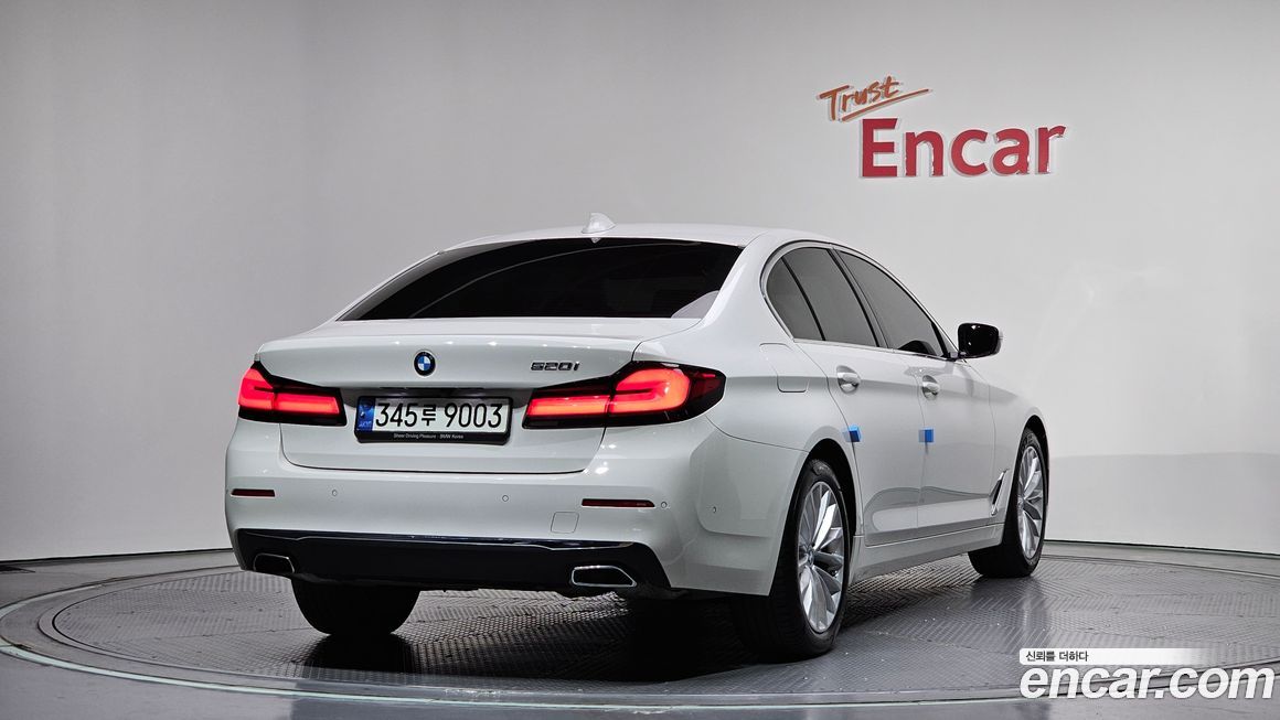BMW 5-Series 2021