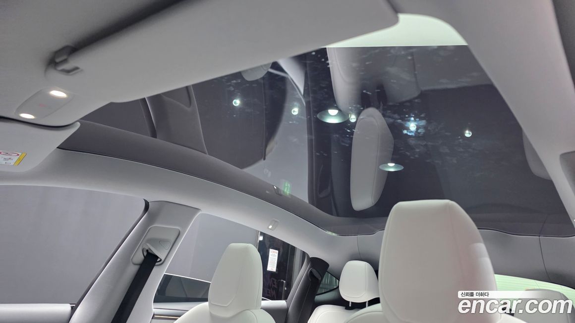Tesla Model Y 2025