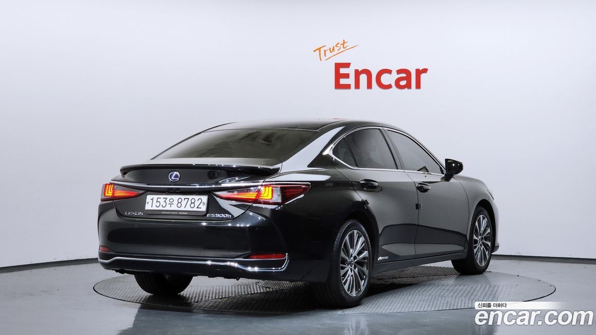 Lexus ES 2021