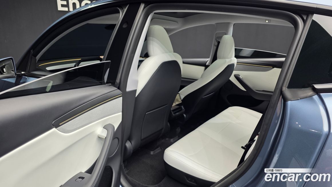 Tesla Model Y 2025