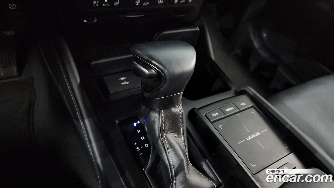 Lexus ES 2021