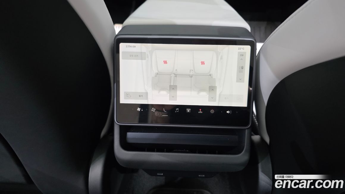 Tesla Model Y 2025