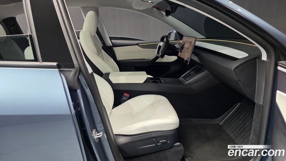 Tesla Model Y 2025
