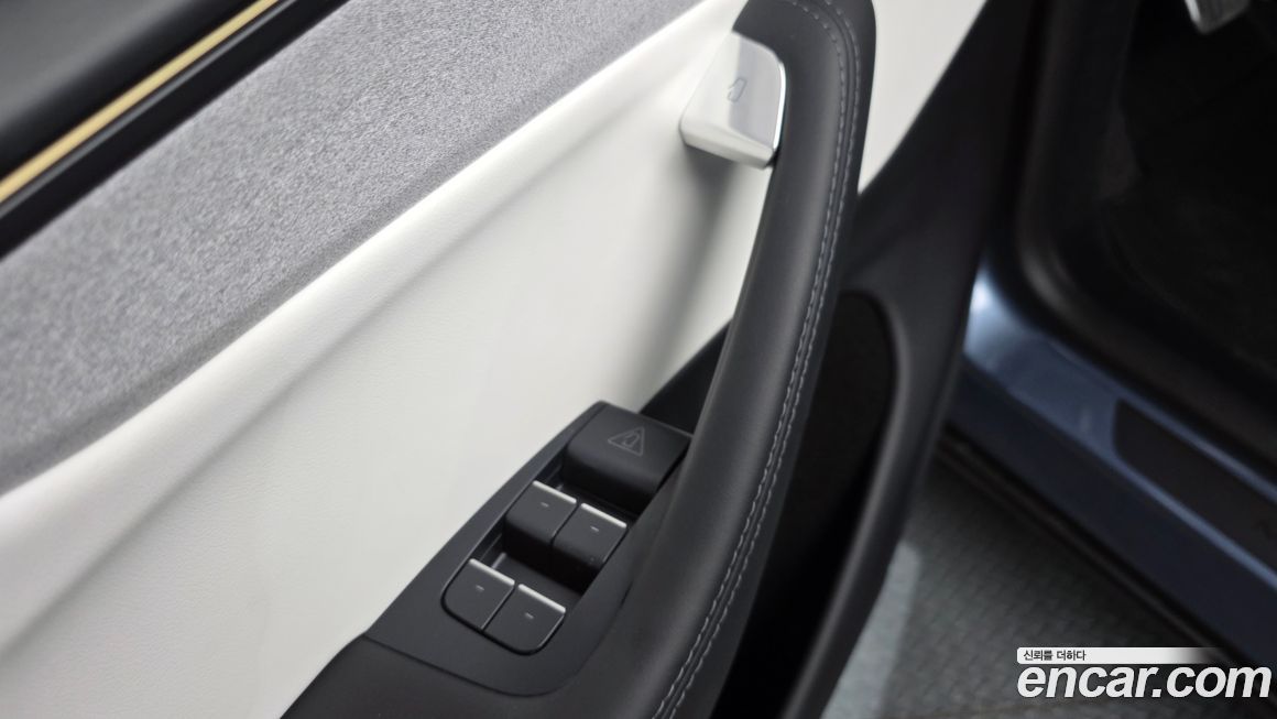 Tesla Model Y 2025