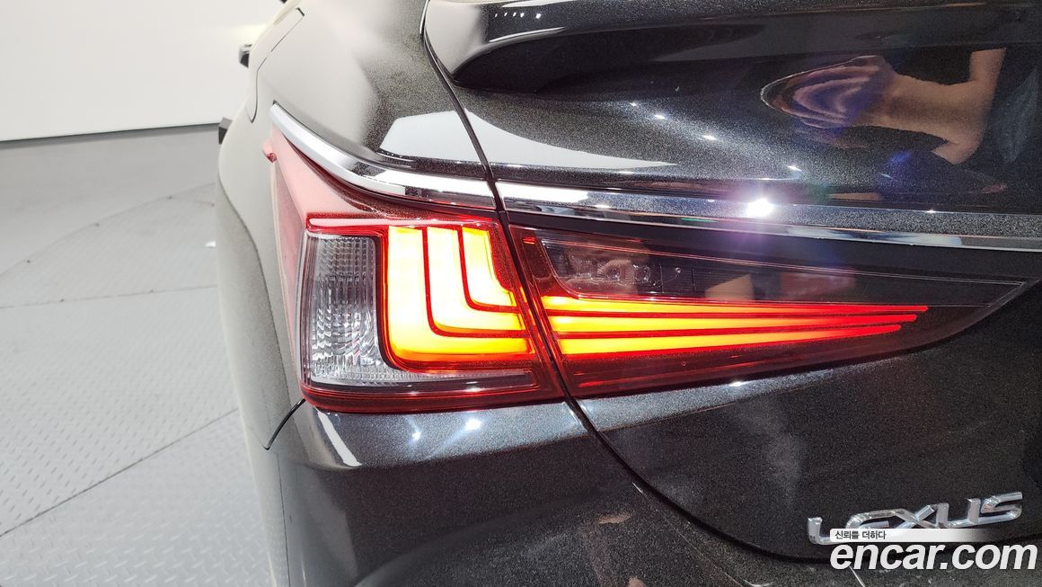 Lexus ES 2021