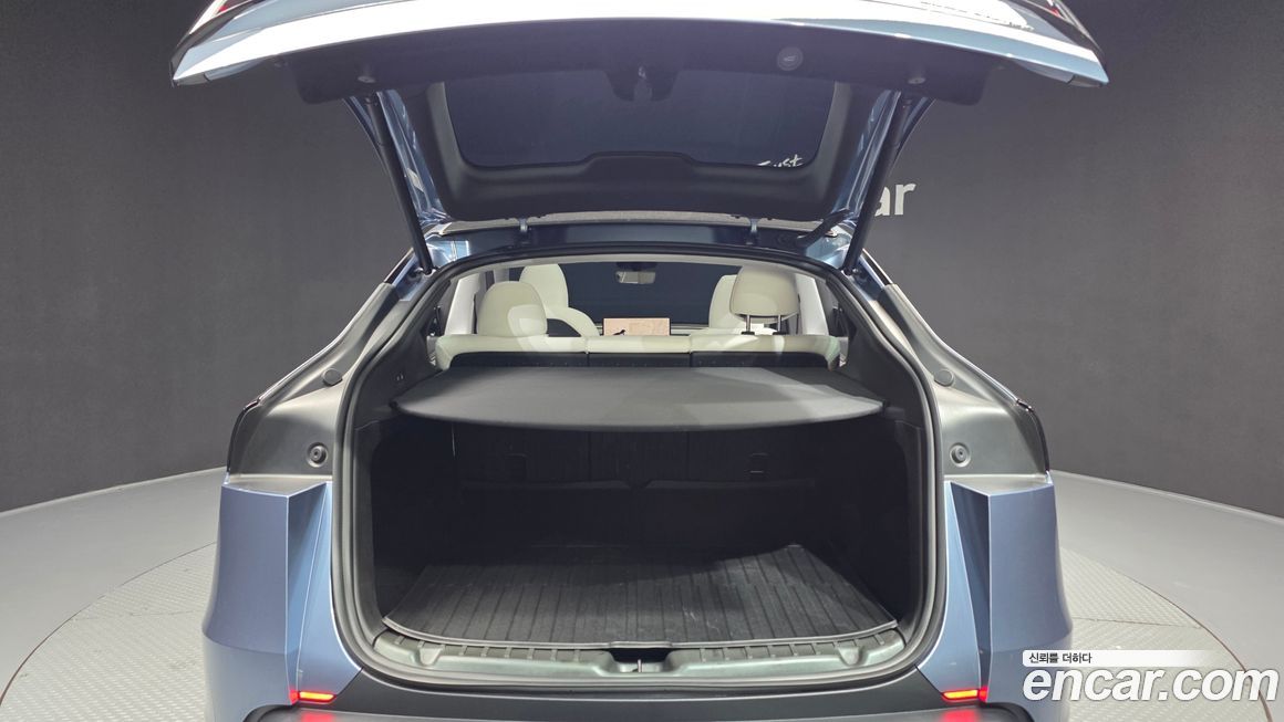 Tesla Model Y 2025