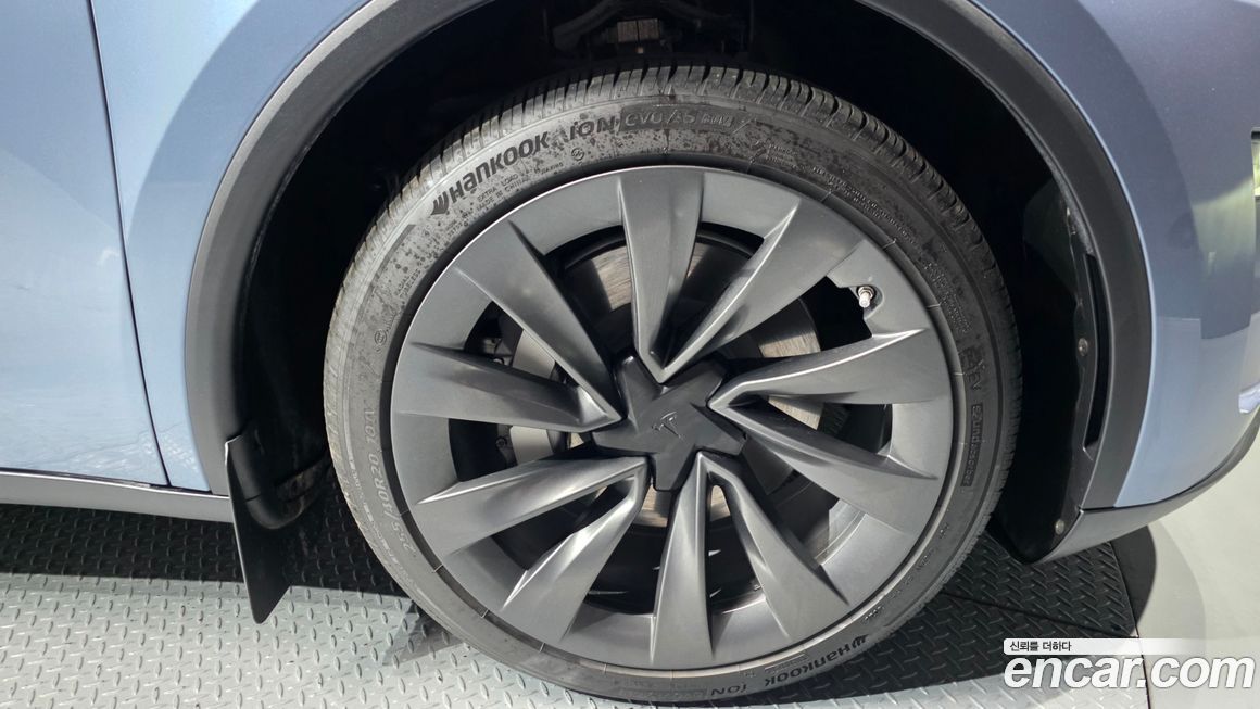 Tesla Model Y 2025