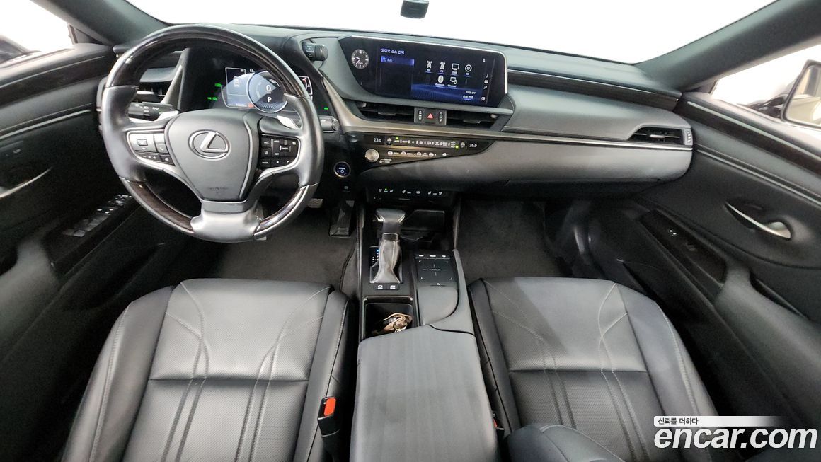 Lexus ES 2021