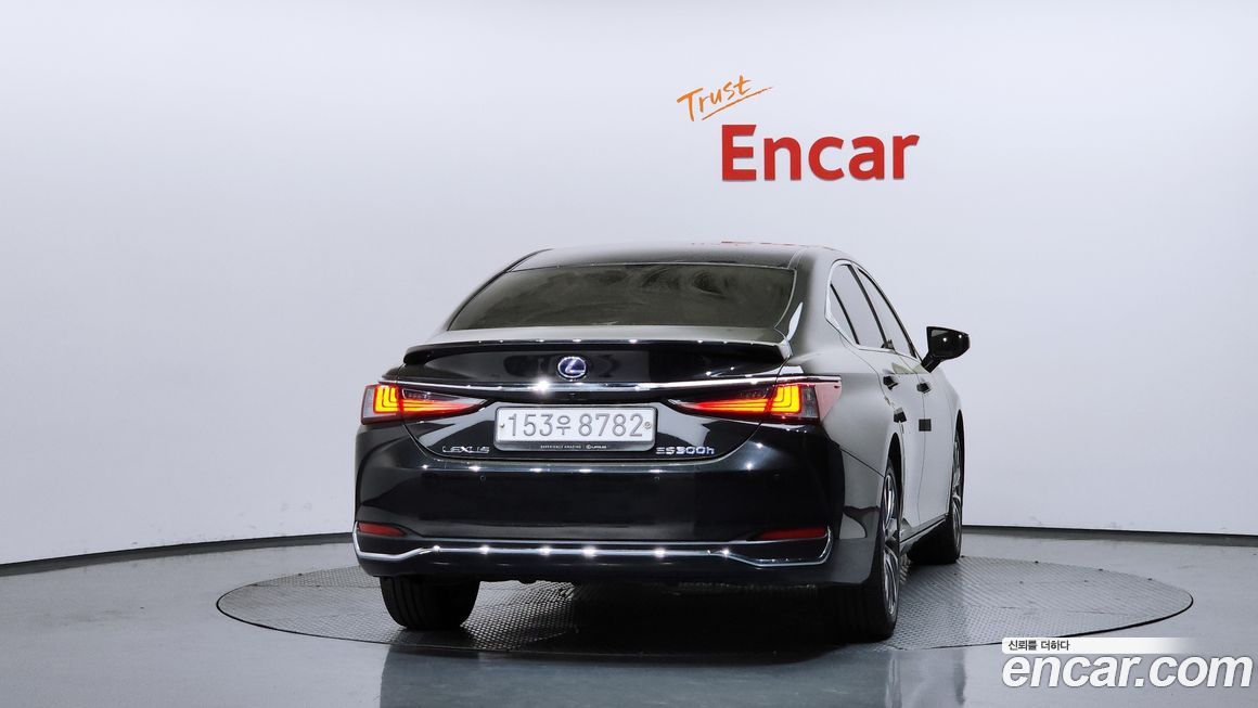 Lexus ES 2021