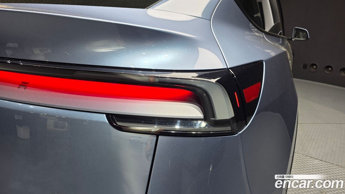 Tesla Model Y 2025