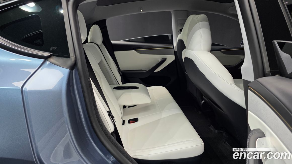 Tesla Model Y 2025